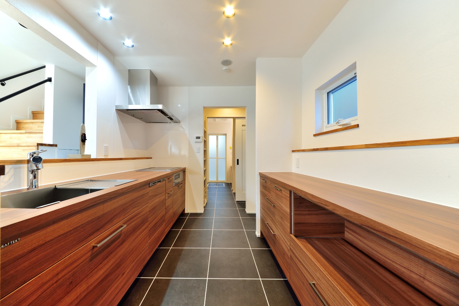 薪ストーブの家