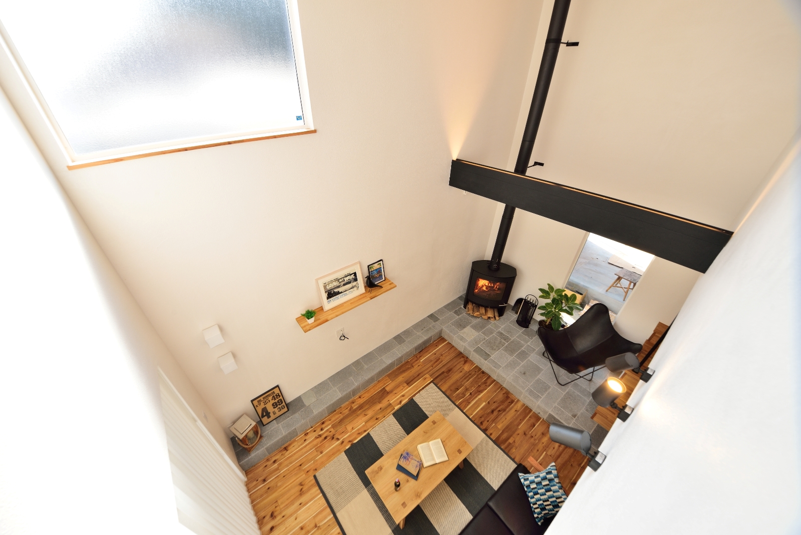 薪ストーブの家