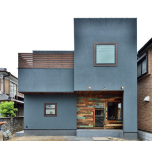 ウエストコーストのような色使いが魅力の外観